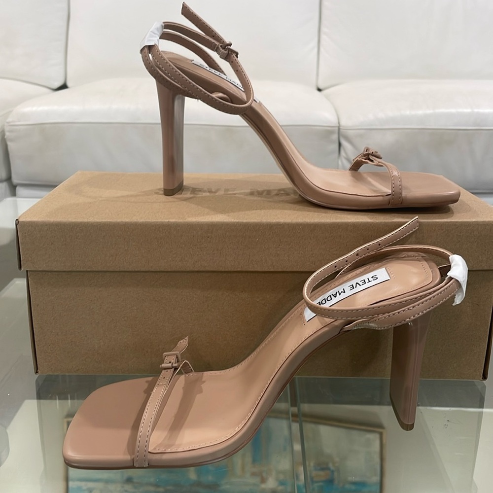 NIB camel leather beige strappy heels square toe by Steve Madden 7.5 new in box